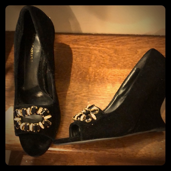 Shoes - Picture 1 of 2